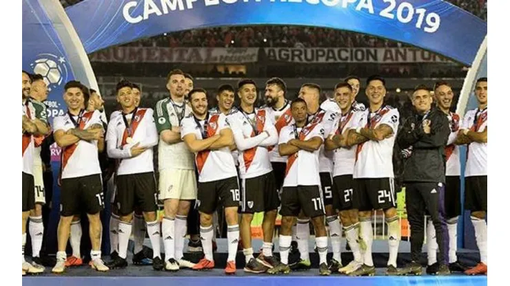 A los jugadores de River les pidieron que posaran para la foto ¡y lo hicieron como Pratto!