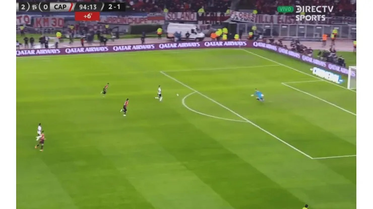 Y fue el tercero: un blooper de Paranaense terminó en el gol de Matías Suárez para el 3-1