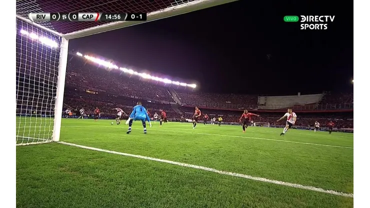Nacho Fernández se filtró por la defensa de Paranaense y el palo le negó el 1-0
