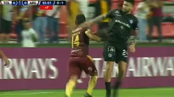 El feo cruce entre Rafael Carrascal y Elías Gómez en la Copa Sudamericana.