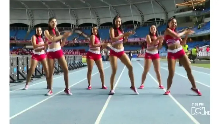 Porristas del América de Cali bailan al ritmo del programa, 'El Man es Germán'
