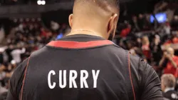 Drake fue a apoyar a los Raptors... ¡Con una camiseta de Curry!