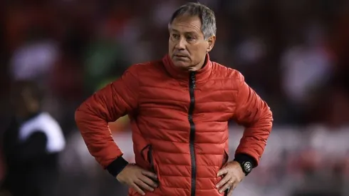 Holan no seguirá al frente de Independiente.