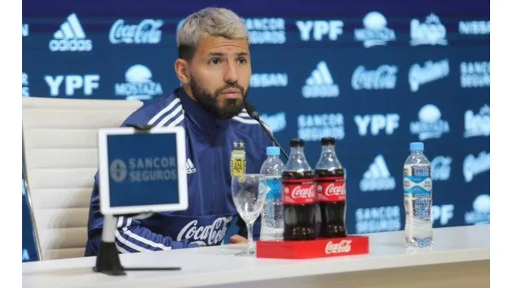 Agüero: "Messi ama a la Selección, deberían darse cuenta"