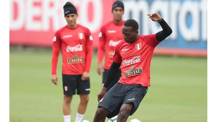 El sensual baile que se practica en la concentración de la Bicolor