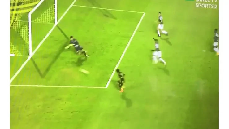 Así fue la doble atajada de Camilo Vargas en la Copa Sudamericana.
