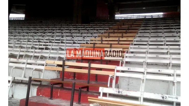 Las tribunas del Monumental, algo 'tuneadas' para el partido ante Paranaense. (Foto: La Máquina Radio)