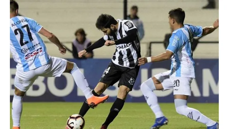 Cerro vs Wanderers por la Copa Sudamericana.