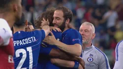 Higuaín y David Luiz se abrazaron.