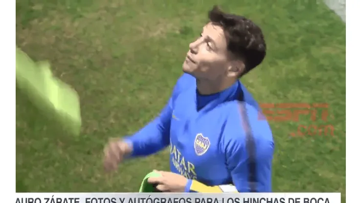 Hasta los hinchas de Boca le recuerdan a Mauro Zárate el desprecio de Vélez