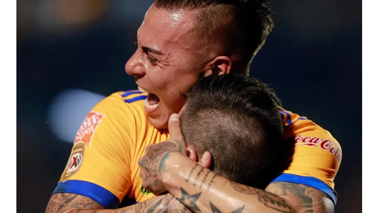 Gignac y Vargas, amigos dentro y fuera del campo.