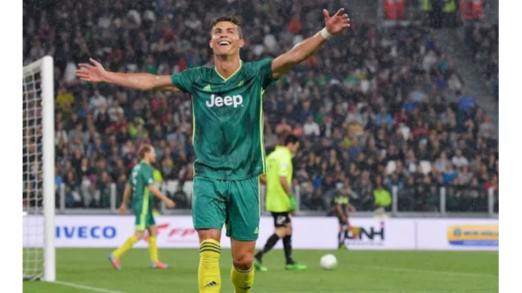 Cristiano Ronaldo volvió a tirar una chilena y Georgina le puso coronita