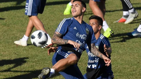 Puro lujo: el doble cinco que craneó Scaloni para la Selección Argentina en Brasil
