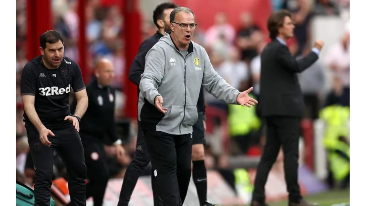 El chiste se cuenta solo: Leeds anunció la continuidad de Marcelo Bielsa con humo
