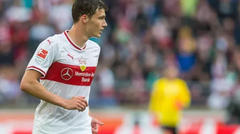 Pavard jugando para Stuttgart.