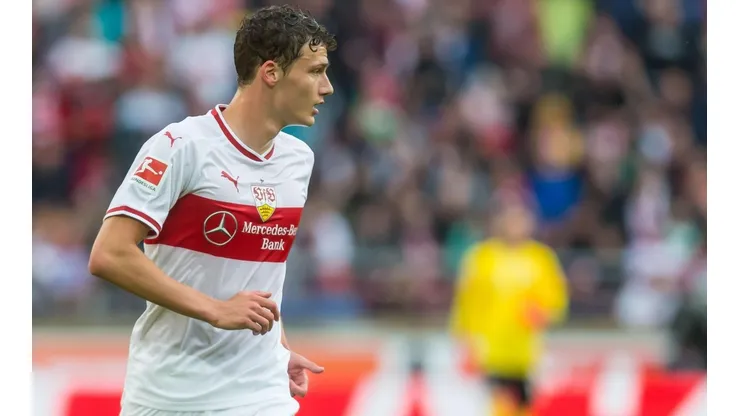 Pavard jugando para Stuttgart.