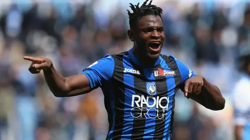 Zapata festeja un gol con Atalanta.