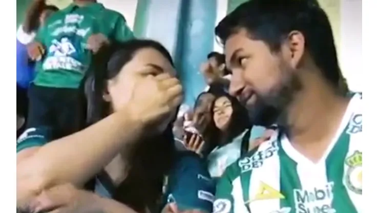 ¡Le pidió casamiento en plena Final en León!