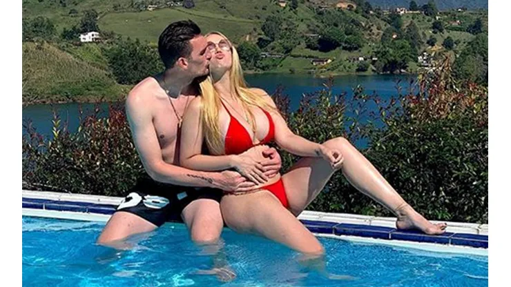Daniela Rendón se hizo un nudo en la remera, subió foto y Franco Armani le comentó el posteo