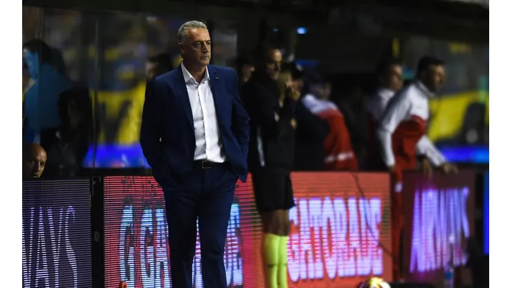 Gustavo Alfaro ya planifica la formación titular.