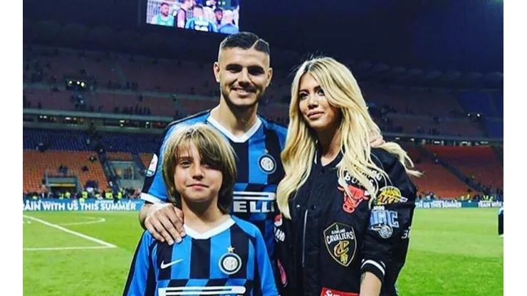 Icardi erró un penal, el técnico lo cambió, toda la gente del Inter lo abucheó y Wanda Nara metió un picante posteo