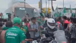 Locura por León en la llegada del plantel al Nou Camp