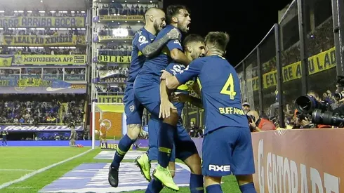 Todo Boca festejó el gol de López.