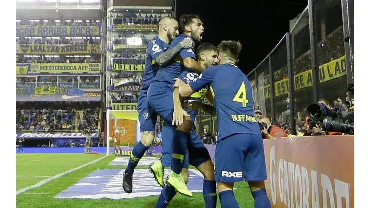 Todo Boca festejó el gol de López.