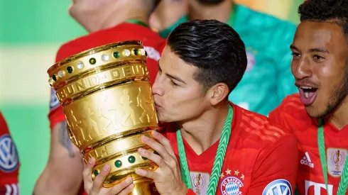 James Rodríguez festeja un nuevo título con el Bayern Munich.