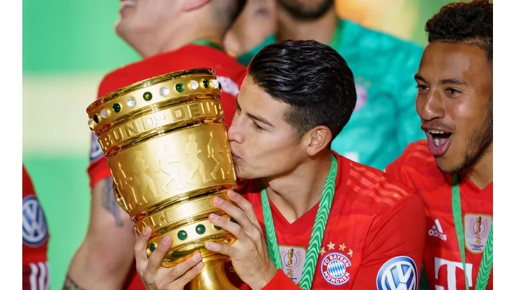 James Rodríguez festeja un nuevo título con el Bayern Munich.