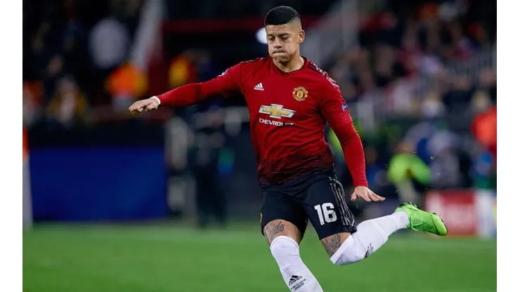 Marcos Rojo jugando en Manchester United.