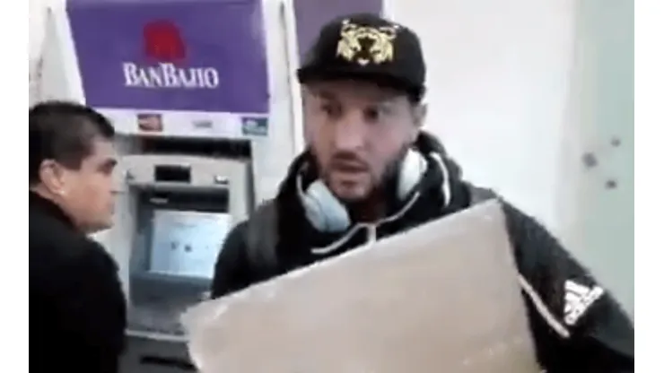 Le hizo un rompecabezas a Gignac... ¡Y logró regalárselo en persona!