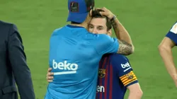 Lo que haríamos todos: Luis Suárez consoló a Messi con un fuerte abrazo
