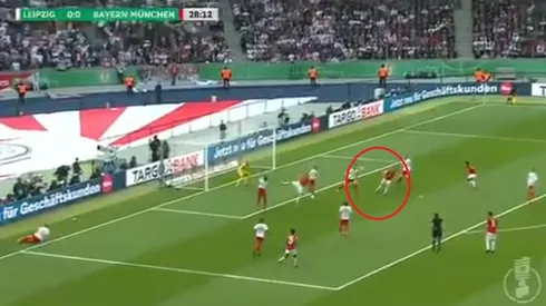 Lewandowski pone en ventaja al Bayern en la final de la Copa de Alemania con un cabezazo impecable