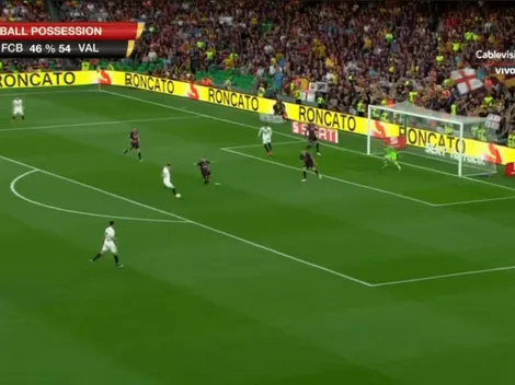 Empezó mal Barcelona: Gameiro le rompió el arco a Cillessen y marcó para Valencia