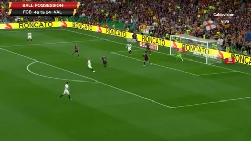 Empezó mal Barcelona: Gameiro le rompió el arco a Cillessen y marcó para Valencia