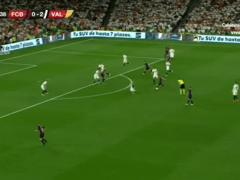 Messi tuvo el primero de un Barcelona apático: sacó un gran remate pero Doménech voló y salvó a Valencia