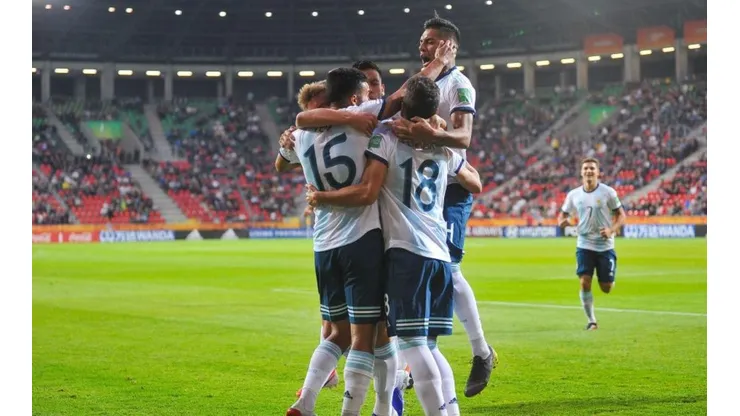 Argentina debutó con goleada.