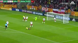 Luis Sandoval se tomó su tiempo, amagó y le rompió el arco al arquero de Polonia