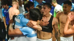 Pol festeja el campeonato de Racing en Victoria.