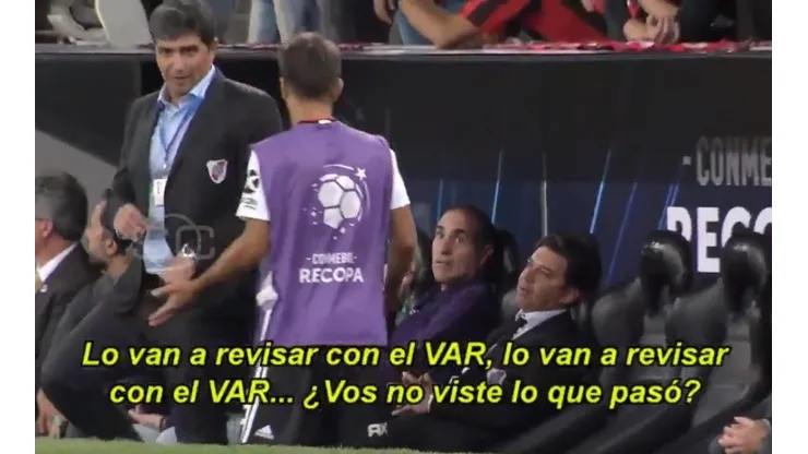 Video: lo que Gallardo le dijo a Ponzio mientras revisaban la expulsión de Casco en el VAR