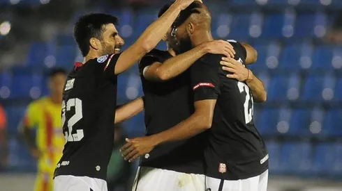 Estudiantes se floreó ante Sarmiento en una noche marcada por las despedidas