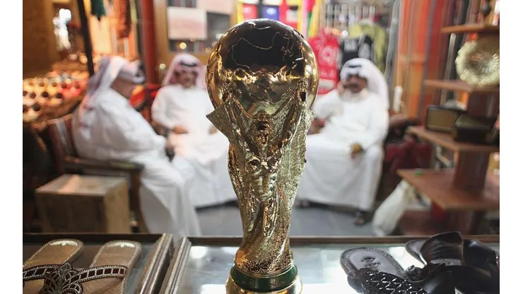 LA COPA DE LOS JEQUES. El trofeo del Mundial espera hasta el 2022 (Foto: Getty).