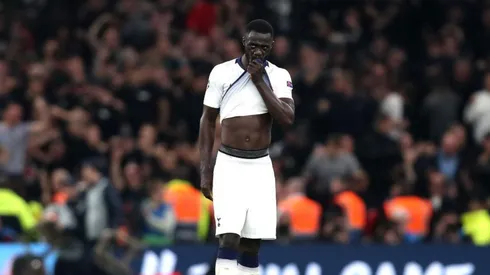 Competencia fuerte para Davinson: Tottenham va por un central europeo de lujo