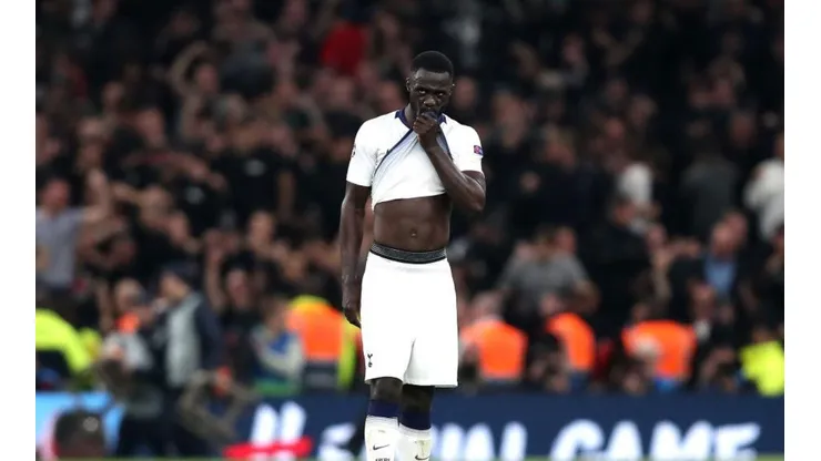 Competencia fuerte para Davinson: Tottenham va por un central europeo de lujo