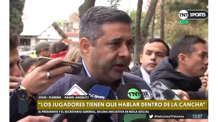 El mensaje de Angelici a los jugadores de Boca: "Tienen que hablar dentro de la cancha"