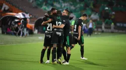 Deportivo Cali festeja su victoria contra Nacional en el estadio Atanasio Girardot.