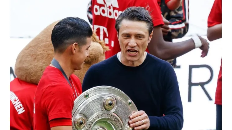 James Rodríguez con Niko Kovac en el festejo del Bayern Múnich.