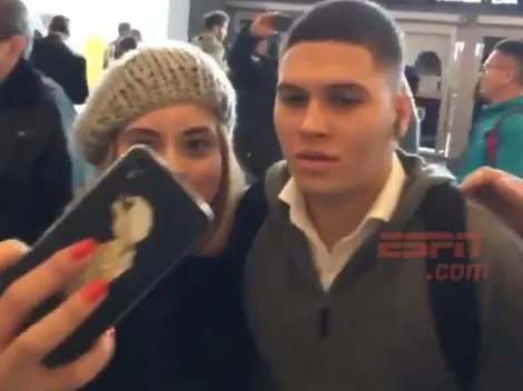 Locura en el aeropuerto: Quintero no puede jugar pero igual es el más buscado por los hinchas de River