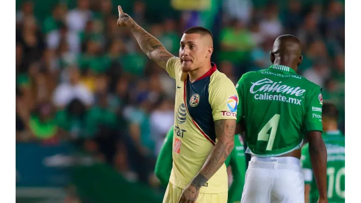 Y llegó el golpe para Nico Castillo: "América jugó con uno menos"